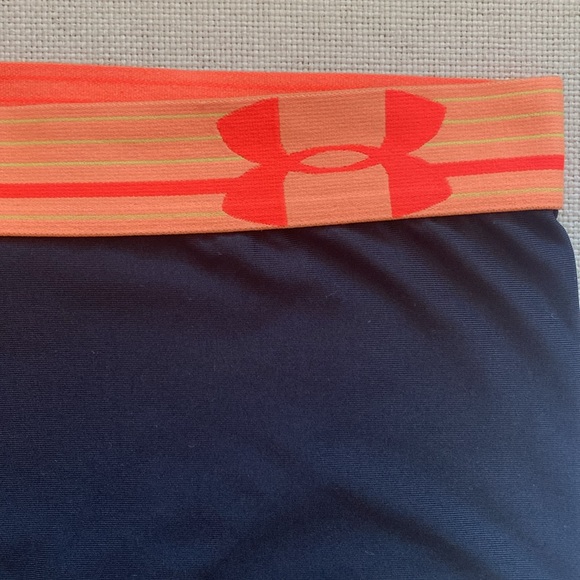 Under Armour Workout Heat Gear Compression Bootie Shorts Black Size Medium - Picture 3 of 5